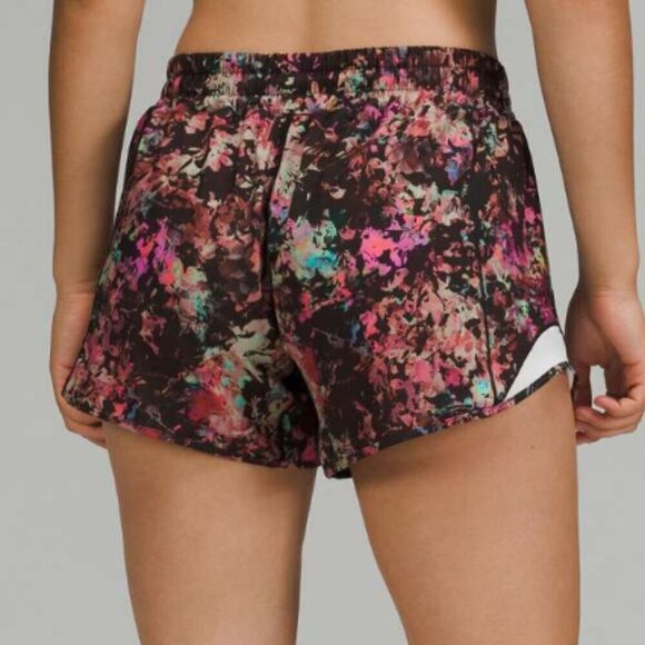 Lululemon Hotty Hot Low-Rise Lined Short 4" Stencil Blossom Red Multi - Picture 4 of 4
